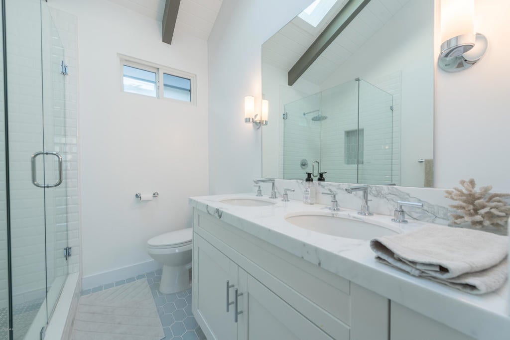 Ventura, California, 93001, United States, 3 Bedrooms Bedrooms, ,3 BathroomsBathrooms,Residential,Contingent,1944076