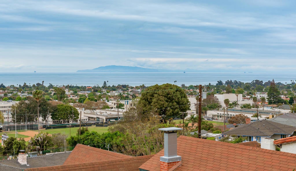 Ventura, California, 93001, United States, 2 Bedrooms Bedrooms, ,3 BathroomsBathrooms,Residential,Active,1944022