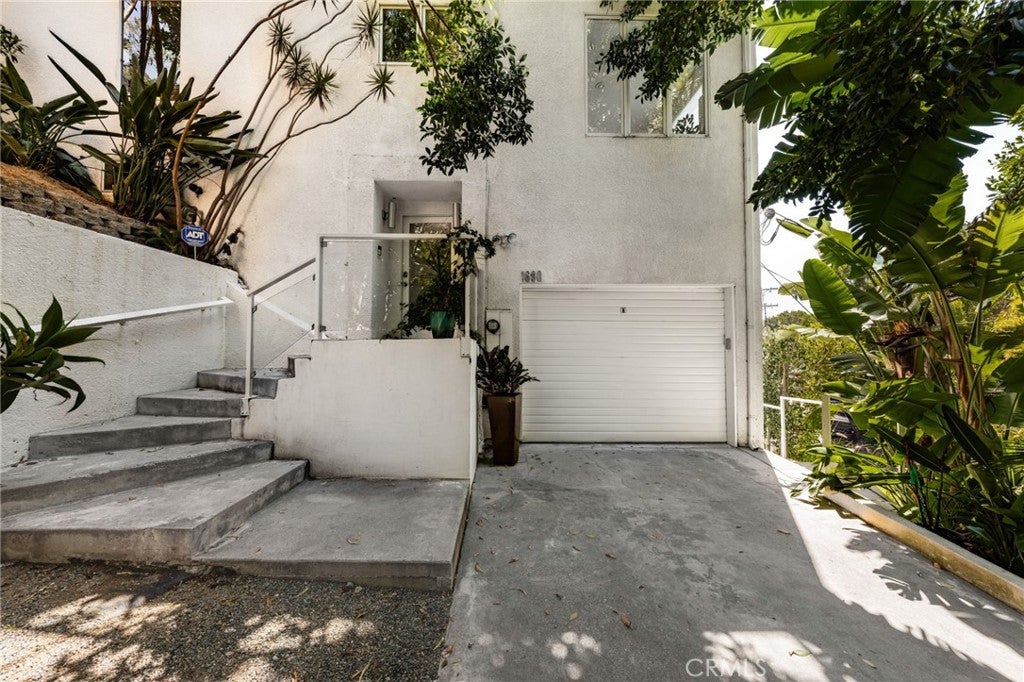 Los Angeles, California, 90069, United States, 3 Bedrooms Bedrooms, ,4 BathroomsBathrooms,Residential,Active,1959526