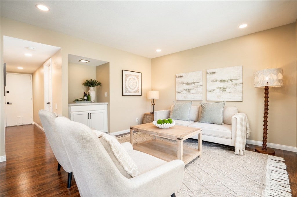 Huntington Beach, California, 92647, United States, 4 Bedrooms Bedrooms, ,3 BathroomsBathrooms,Residential,Active,2030516