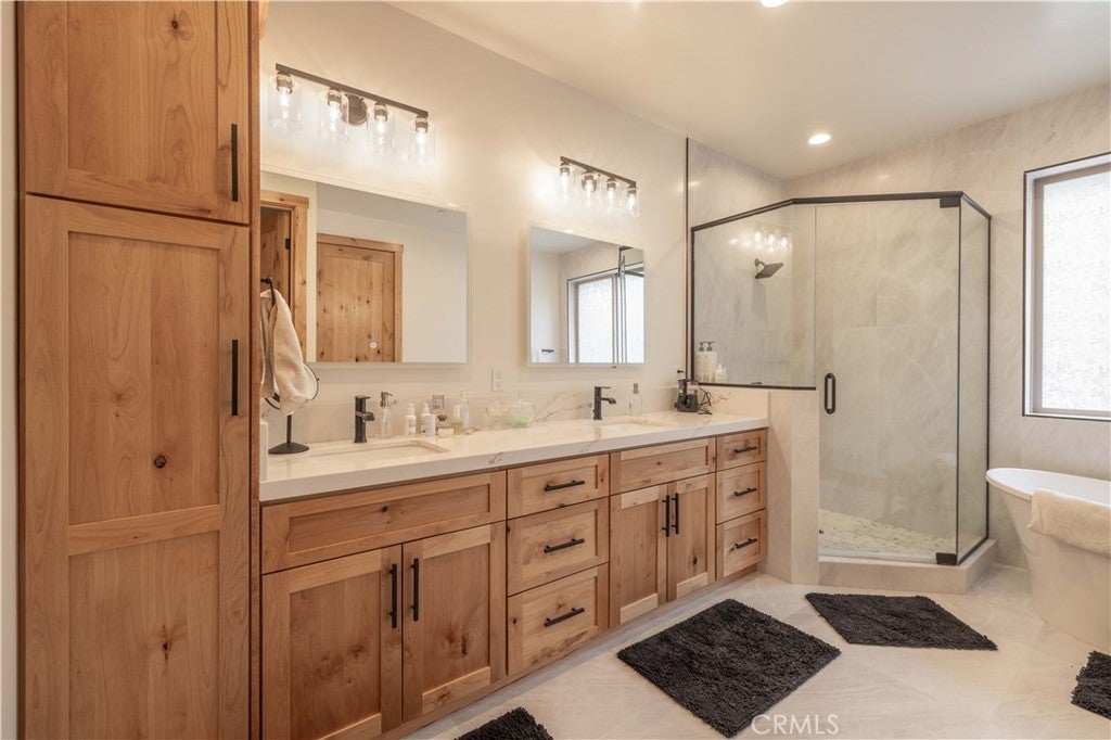 Big Bear City, California, 92314, United States, ,4 BathroomsBathrooms,Residential,Active,1839760