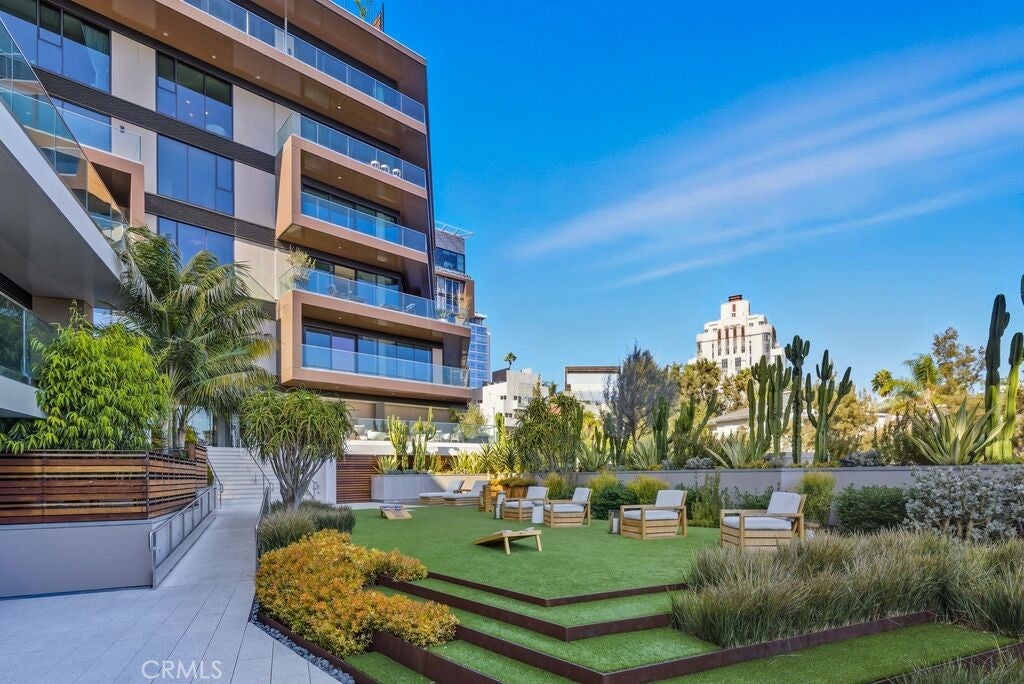 Los Angeles, California, 90069, United States, 2 Bedrooms Bedrooms, ,3 BathroomsBathrooms,Residential,Active,1995278