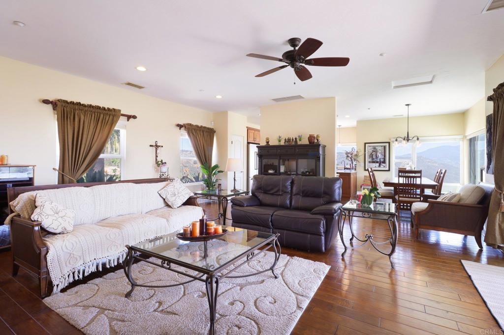 Fallbrook, California, 92028, United States, 3 Bedrooms Bedrooms, ,2 BathroomsBathrooms,Residential,Pending,1929395