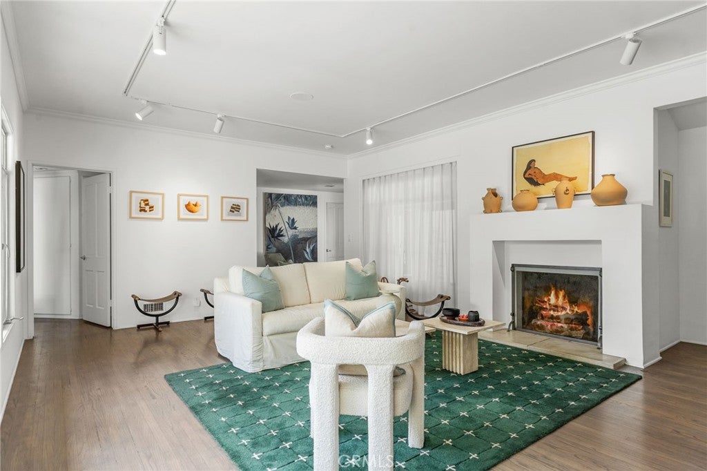 Los Angeles, California, 90027, United States, 3 Bedrooms Bedrooms, ,2 BathroomsBathrooms,Residential,Active,1953705