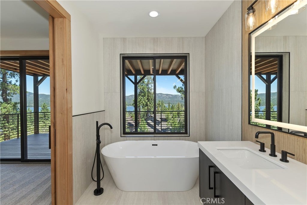 Big Bear Lake, California, 92315, United States, 5 Bedrooms Bedrooms, ,6 BathroomsBathrooms,Residential,Active,1914782