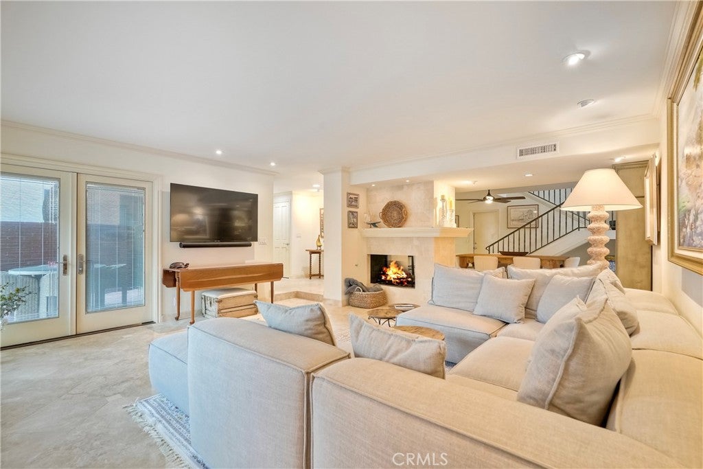 Newport Beach, California, 92661, United States, 4 Bedrooms Bedrooms, ,3 BathroomsBathrooms,Residential,Active,1894578