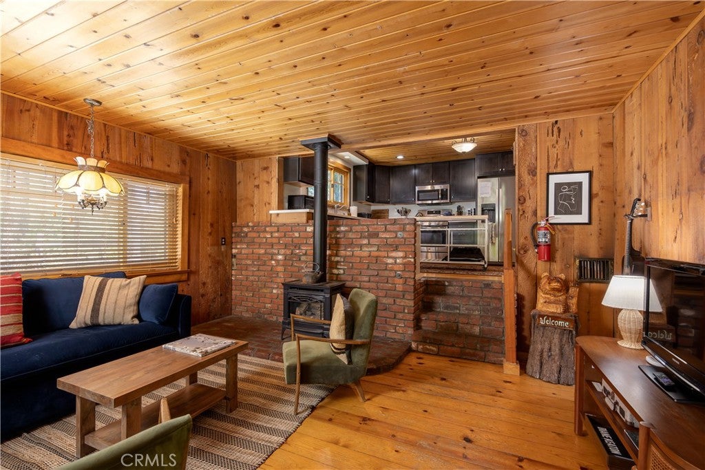 Big Bear Lake, California, 92315, United States, 4 Bedrooms Bedrooms, ,3 BathroomsBathrooms,Residential,Contingent,1945531