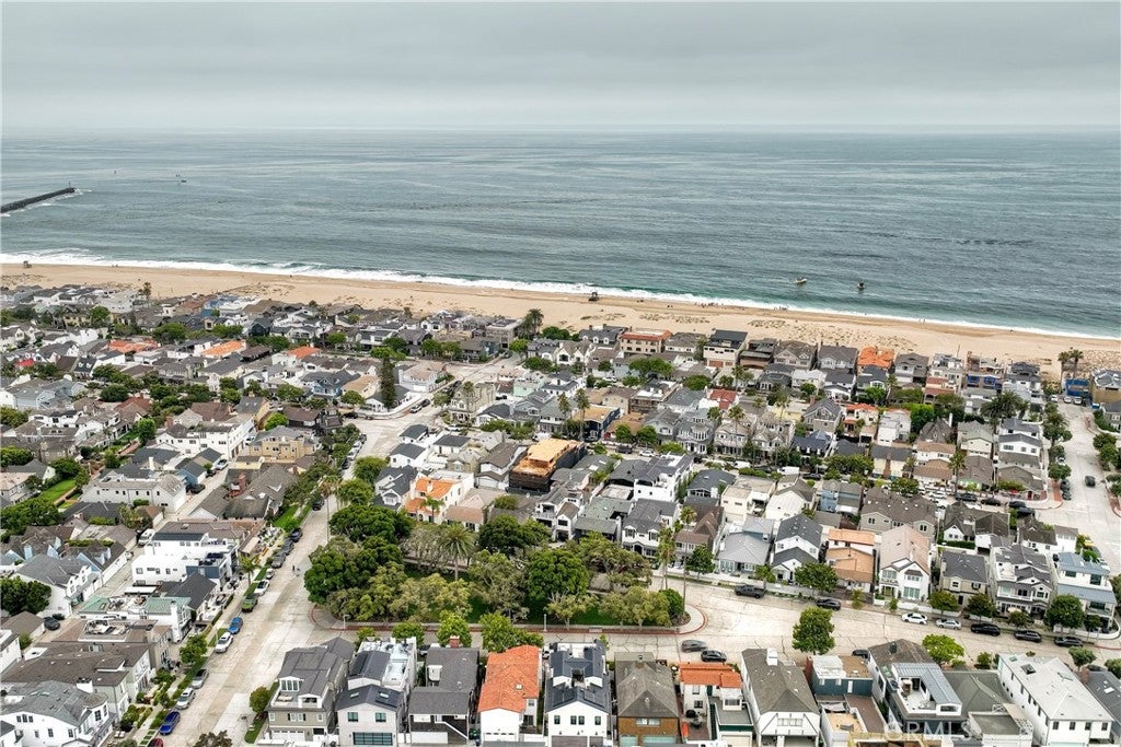 Newport Beach, California, 92661, United States, 4 Bedrooms Bedrooms, ,3 BathroomsBathrooms,Residential,Active,1894578