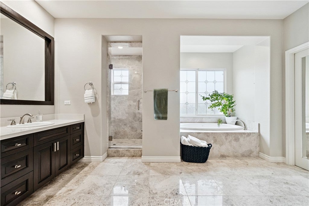 Valencia, California, 91354, United States, 6 Bedrooms Bedrooms, ,6 BathroomsBathrooms,Residential,Active,2008301