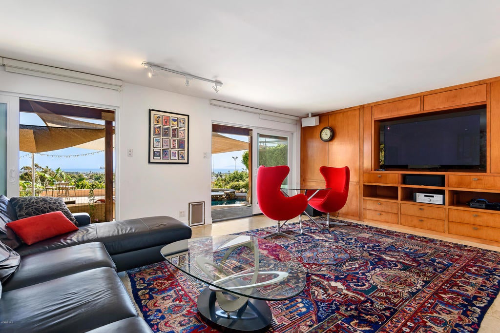 Ventura, California, 93001, United States, 3 Bedrooms Bedrooms, ,2 BathroomsBathrooms,Residential,Active,1944036