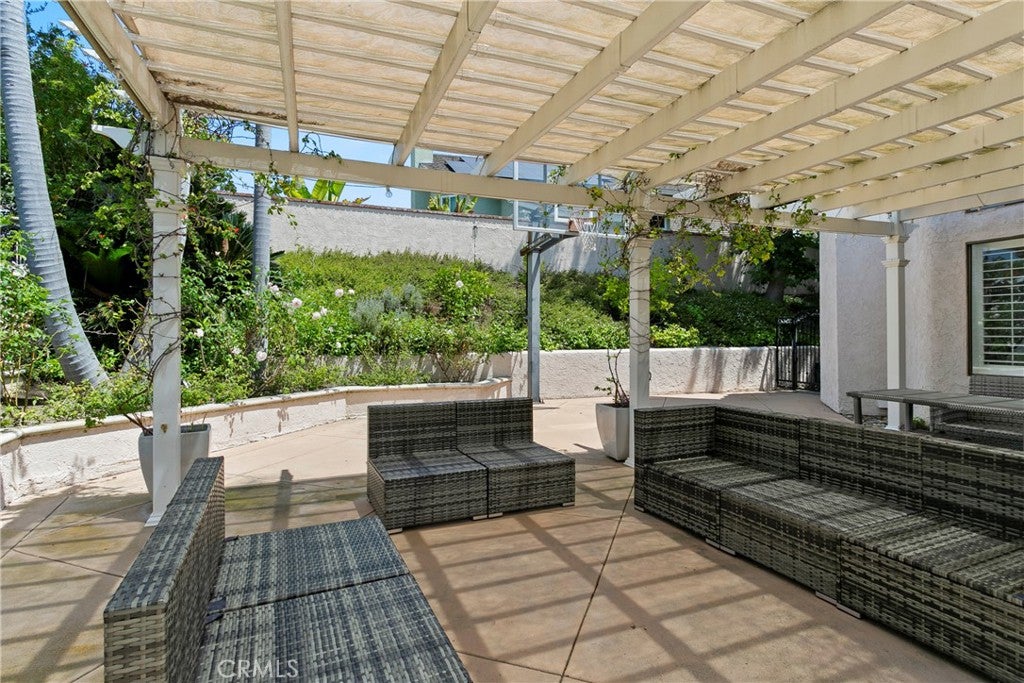 Laguna Hills, California, 92653, United States, 4 Bedrooms Bedrooms, ,3 BathroomsBathrooms,Residential,Active,1986896