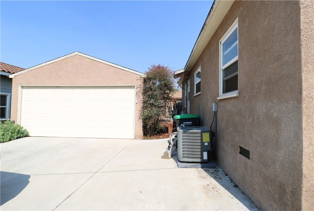 Costa Mesa, California, 92627, United States, 3 Bedrooms Bedrooms, ,2 BathroomsBathrooms,Residential,Active,1909898