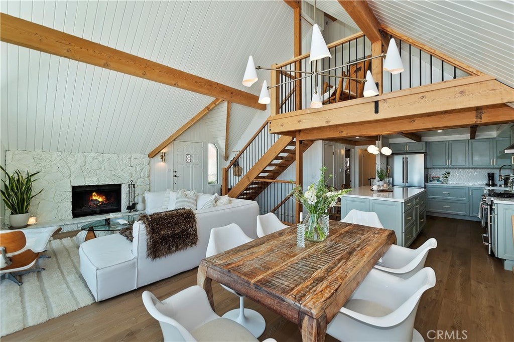 Lake Arrowhead, California, 92352, United States, 4 Bedrooms Bedrooms, ,3 BathroomsBathrooms,Residential,Active,1953250