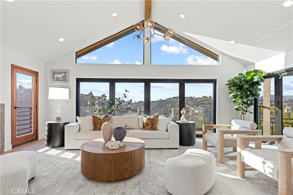 Los Angeles, California, 90046, United States, 3 Bedrooms Bedrooms, ,4 BathroomsBathrooms,Residential,Active,1862862
