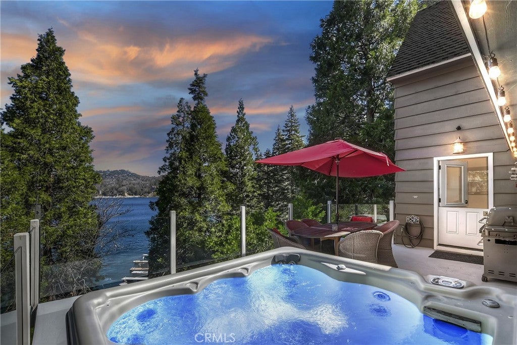 Lake Arrowhead, California, 92352, United States, 4 Bedrooms Bedrooms, ,3 BathroomsBathrooms,Residential,Active,1786792