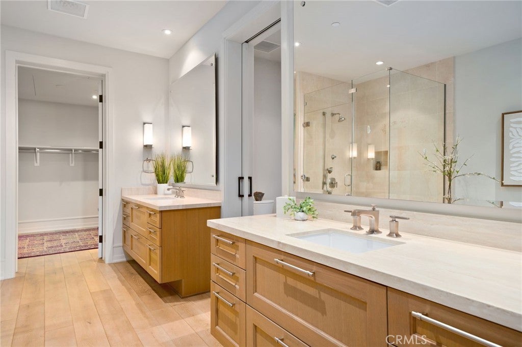 Newport Beach, California, 92660, United States, 2 Bedrooms Bedrooms, ,3 BathroomsBathrooms,Residential,Active,2009419