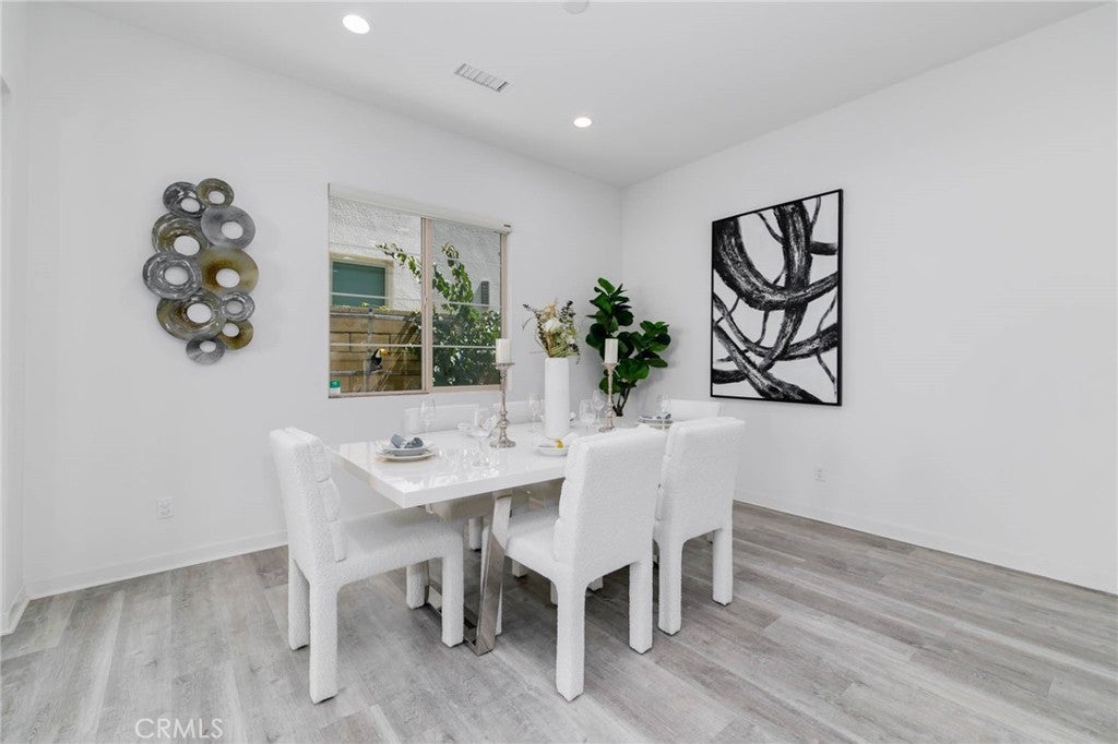 Irvine, California, 92618, United States, 3 Bedrooms Bedrooms, ,3 BathroomsBathrooms,Residential,Active,1942374