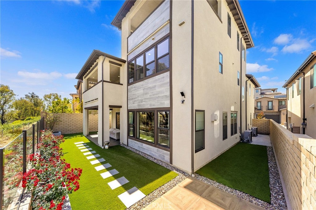 Lake Forest, California, 92630, United States, 5 Bedrooms Bedrooms, ,6 BathroomsBathrooms,Residential,Active,1801044
