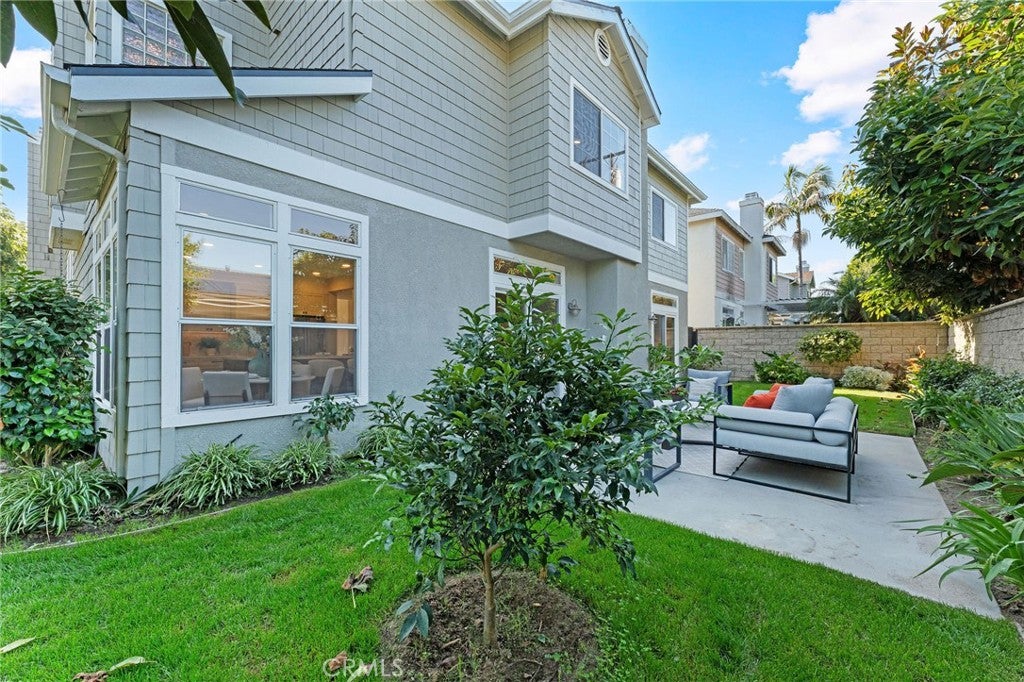 Costa Mesa, California, 92627, United States, 4 Bedrooms Bedrooms, ,3 BathroomsBathrooms,Residential,Contingent,1986895