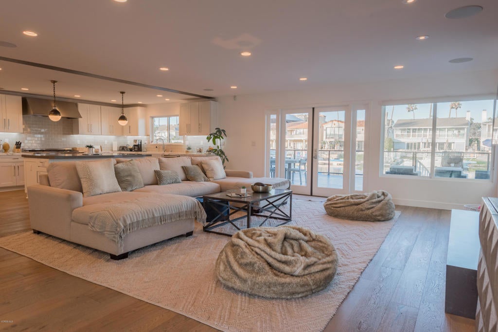Ventura, California, 93001, United States, 3 Bedrooms Bedrooms, ,3 BathroomsBathrooms,Residential,Contingent,1944076