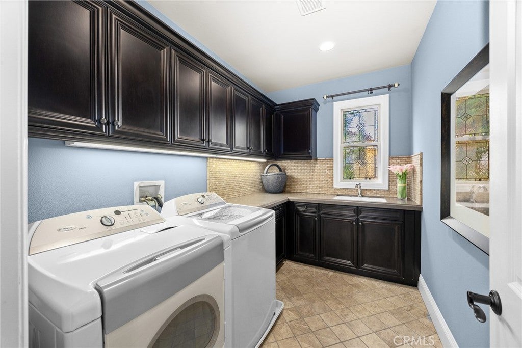 Walnut, California, 91789, United States, 4 Bedrooms Bedrooms, ,5 BathroomsBathrooms,Residential,Active,1990595