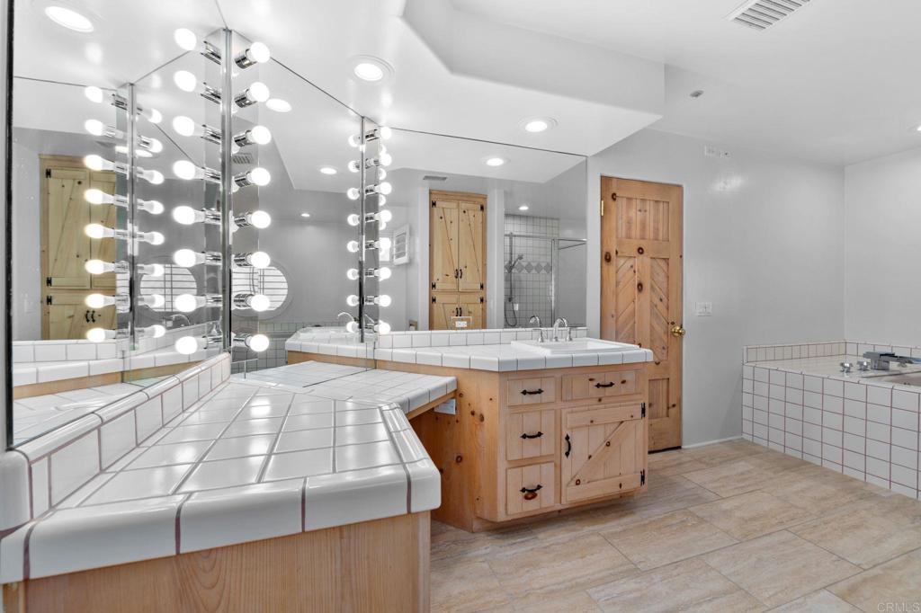 Escondido, California, 92026, United States, 3 Bedrooms Bedrooms, ,2 BathroomsBathrooms,Residential,Active,1972147