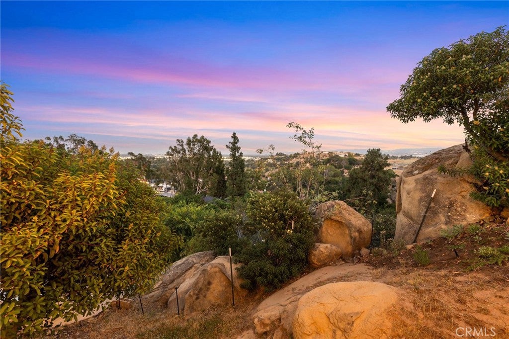 Chatsworth, California, 91311, United States, 4 Bedrooms Bedrooms, ,4 BathroomsBathrooms,Residential,Active,2011421