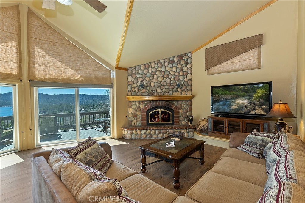 Lake Arrowhead, California, 92352, United States, ,5 BathroomsBathrooms,Residential,Active,1781875