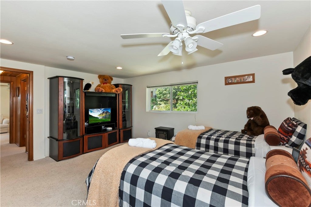 Lake Arrowhead, California, 92352, United States, 3 Bedrooms Bedrooms, ,3 BathroomsBathrooms,Residential,Active,1952988