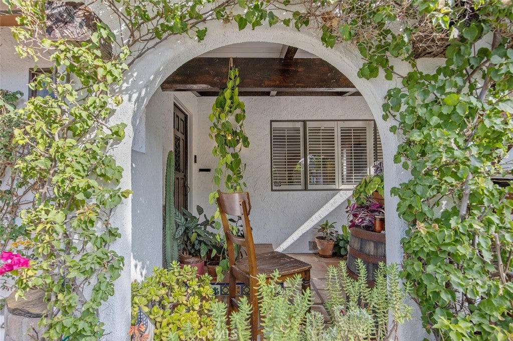 North Hollywood, California, 91602, United States, 4 Bedrooms Bedrooms, ,2 BathroomsBathrooms,Residential,Active,1954309