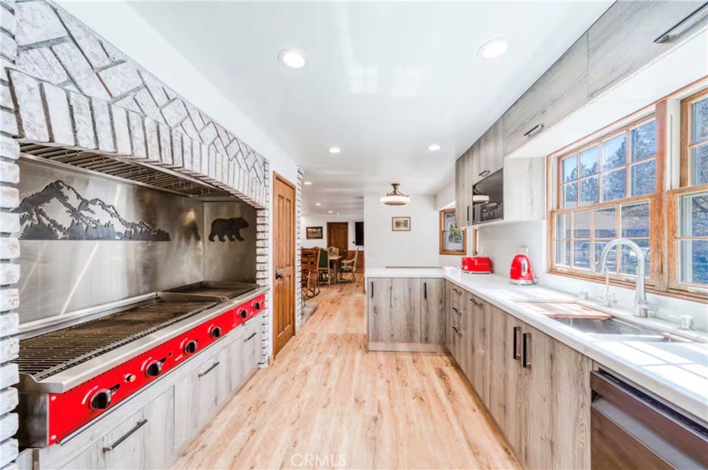 Big Bear Lake, California, 92315, United States, 4 Bedrooms Bedrooms, ,4 BathroomsBathrooms,Residential,Active,1999274