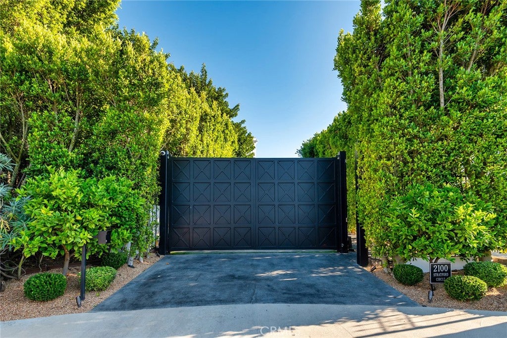 Los Angeles, California, 90077, United States, 8 Bedrooms Bedrooms, ,12 BathroomsBathrooms,Residential,Active,1905105