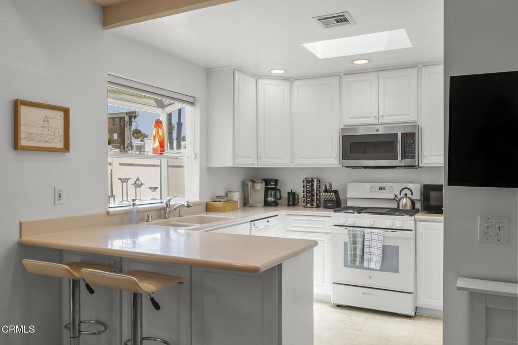 Ventura, California, 93001, United States, ,3 BathroomsBathrooms,Residential,Active,1829931