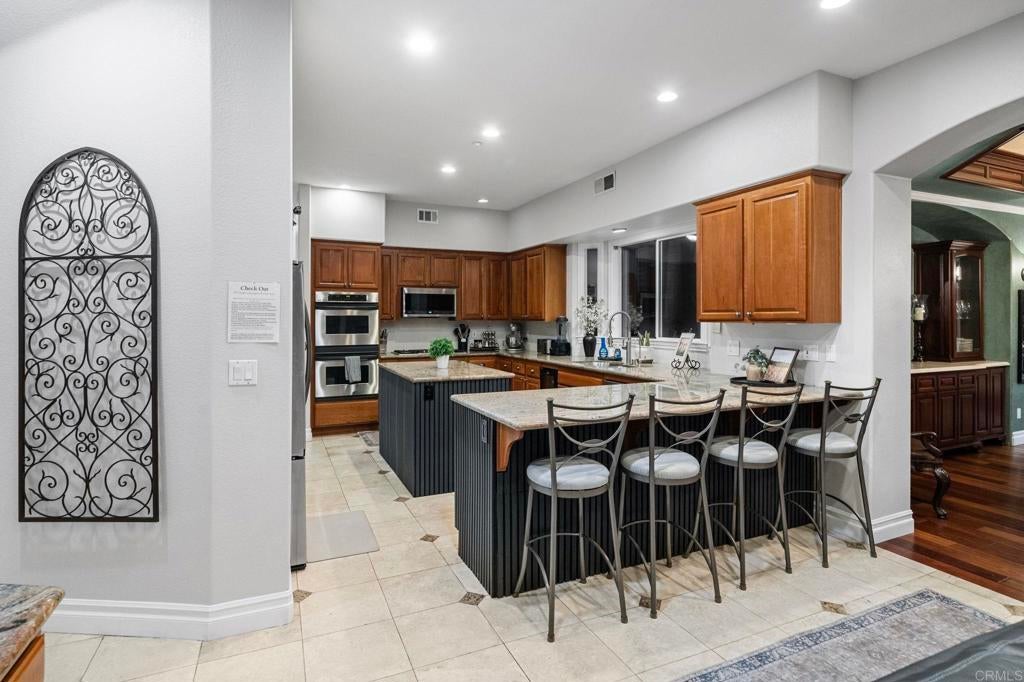 Escondido, California, 92025, United States, 5 Bedrooms Bedrooms, ,4 BathroomsBathrooms,Residential,Active,1969680