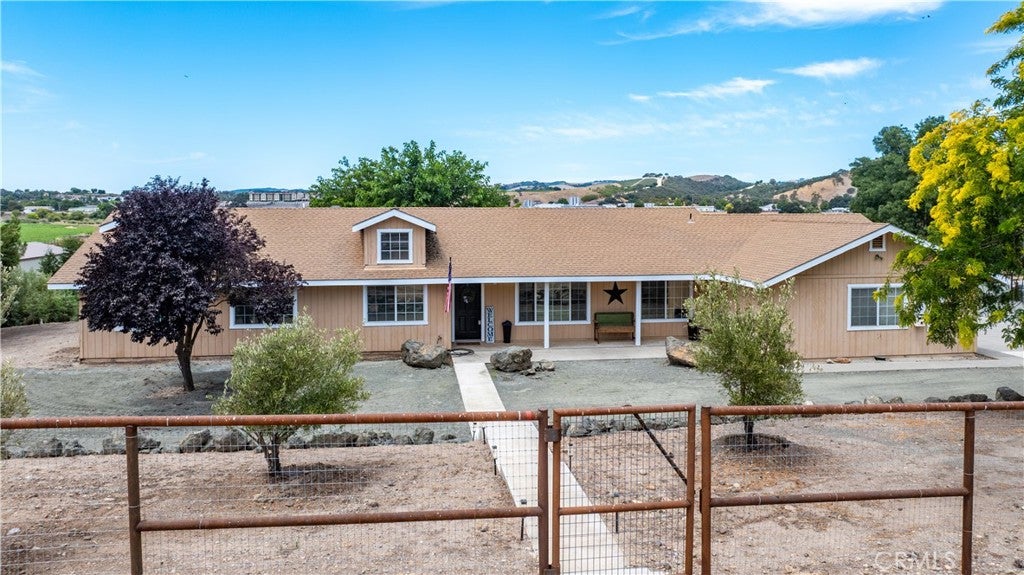 Paso Robles, California, 93446, United States, 7 Bedrooms Bedrooms, ,4 BathroomsBathrooms,Residential,Active,1904141