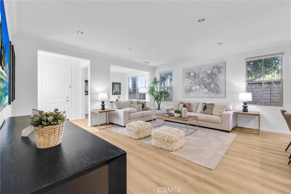 Irvine, California, 92618, United States, 3 Bedrooms Bedrooms, ,3 BathroomsBathrooms,Residential,Contingent,1986914