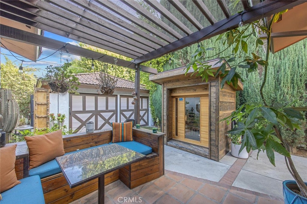 North Hollywood, California, 91602, United States, 4 Bedrooms Bedrooms, ,2 BathroomsBathrooms,Residential,Active,1954309