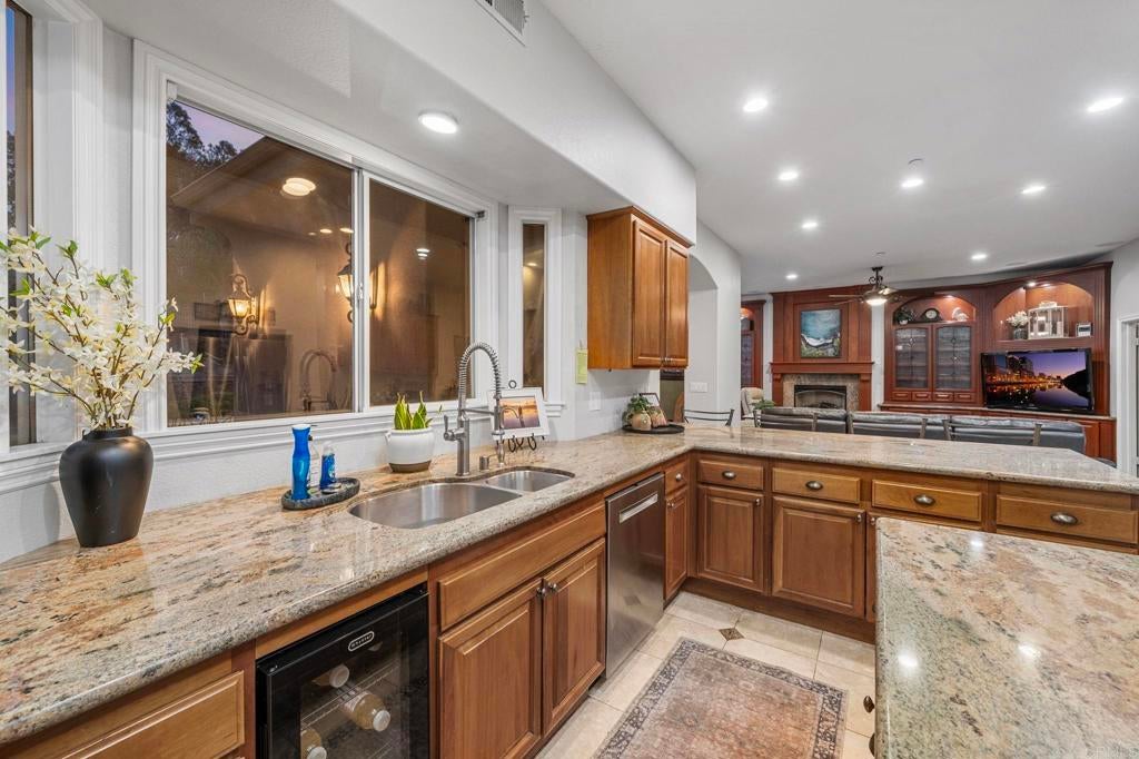 Escondido, California, 92025, United States, 5 Bedrooms Bedrooms, ,4 BathroomsBathrooms,Residential,Active,1969680