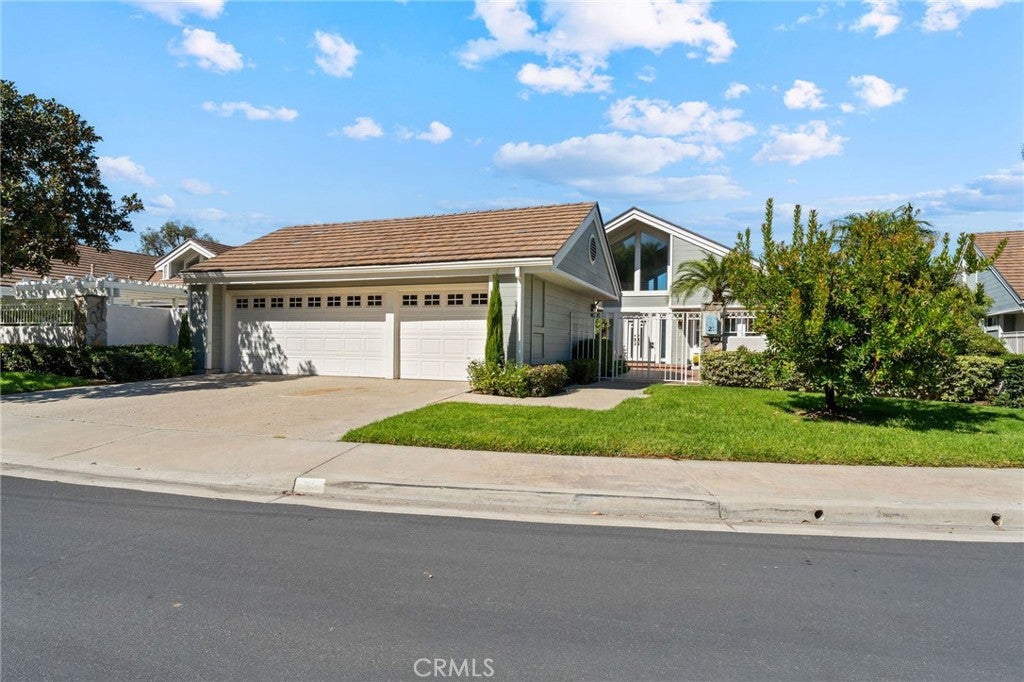 Irvine, California, 92603, United States, 4 Bedrooms Bedrooms, ,4 BathroomsBathrooms,Residential,Active,1986909