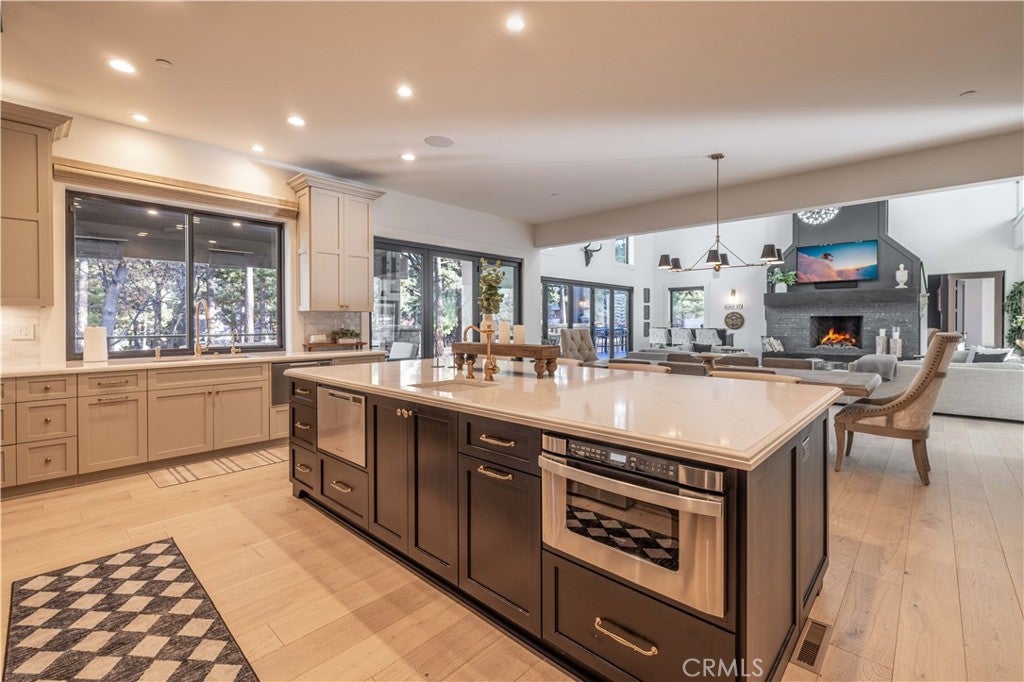 Big Bear City, California, 92314, United States, 5 Bedrooms Bedrooms, ,5 BathroomsBathrooms,Residential,Active,1702356