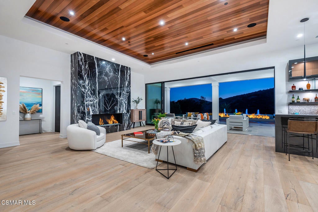 Westlake Village, California, 91362, United States, 6 Bedrooms Bedrooms, ,7 BathroomsBathrooms,Residential,Active,2011853