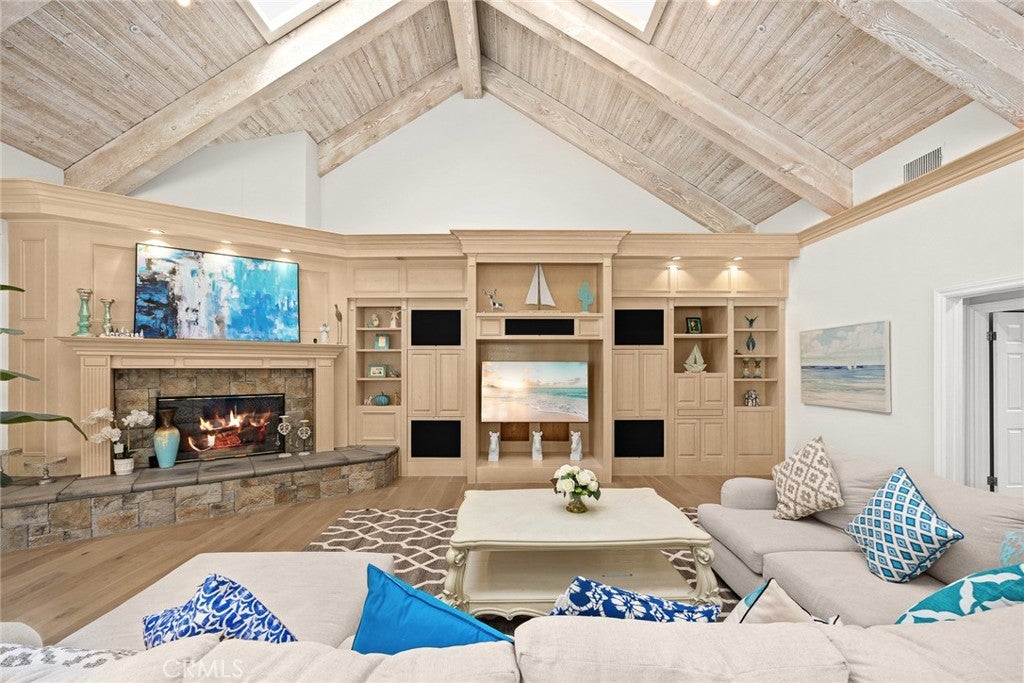 Arcadia, California, 91006, United States, 6 Bedrooms Bedrooms, ,6 BathroomsBathrooms,Residential,Active,1986863