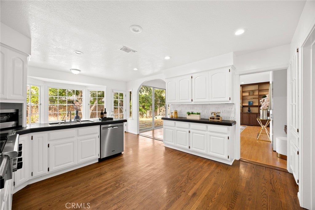 San Marino, California, 91108, United States, 4 Bedrooms Bedrooms, ,3 BathroomsBathrooms,Residential,Active,1993951