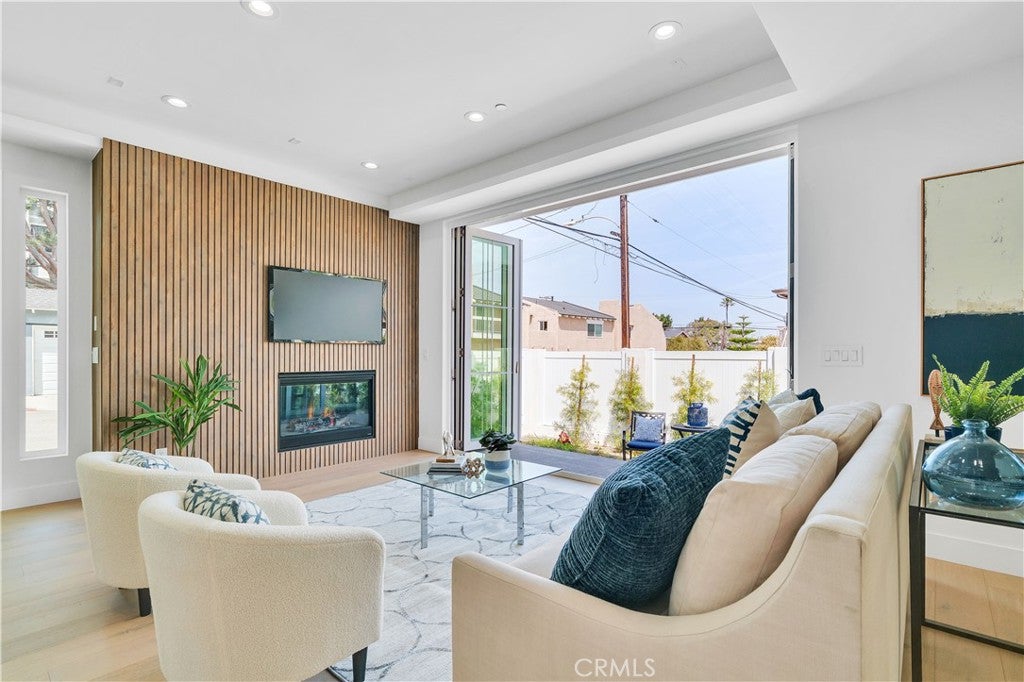 Redondo Beach, California, 90278, United States, 5 Bedrooms Bedrooms, ,5 BathroomsBathrooms,Residential,Active,1959976