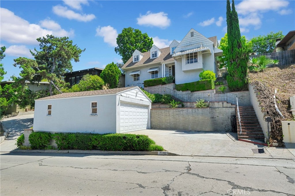 Los Angeles, California, 90039, United States, 4 Bedrooms Bedrooms, ,3 BathroomsBathrooms,Residential,Active,1892396