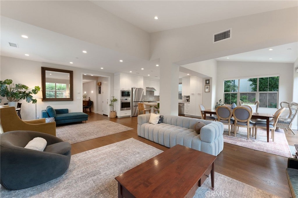 Irvine, California, 92620, United States, 4 Bedrooms Bedrooms, ,4 BathroomsBathrooms,Residential,Active,1986899