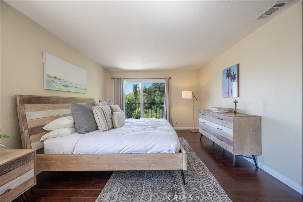 Burbank, California, 91501, United States, 5 Bedrooms Bedrooms, ,5 BathroomsBathrooms,Residential,Active,1943797