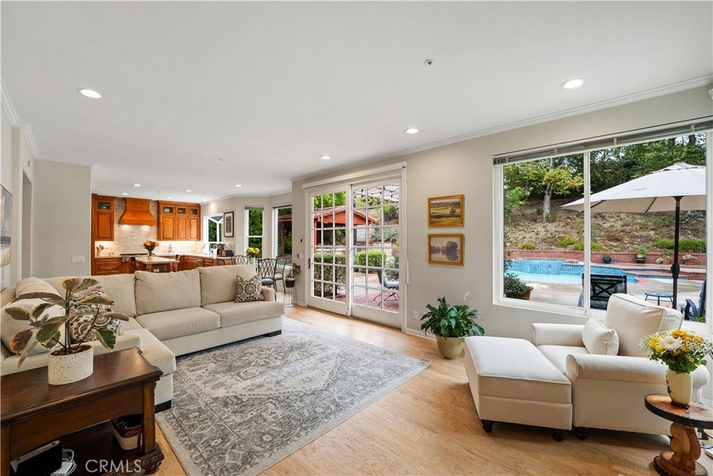 Granada Hills, California, 91344, United States, 5 Bedrooms Bedrooms, ,3 BathroomsBathrooms,Residential,Active,1952998