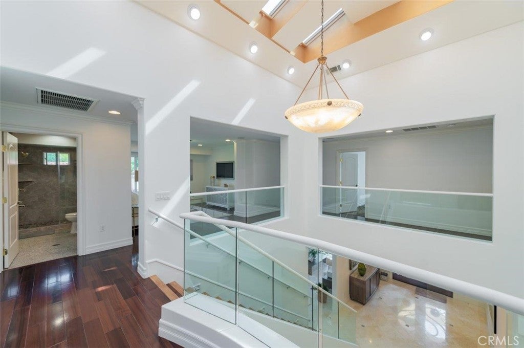 Pasadena, California, 91107, United States, 6 Bedrooms Bedrooms, ,5 BathroomsBathrooms,Residential,Active,1914920