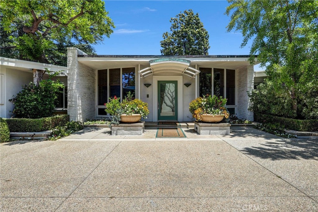 Pasadena, California, 91106, United States, 6 Bedrooms Bedrooms, ,9 BathroomsBathrooms,Residential,Active,1898207